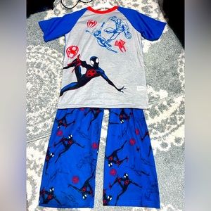 Boys NWT spider man pajama set